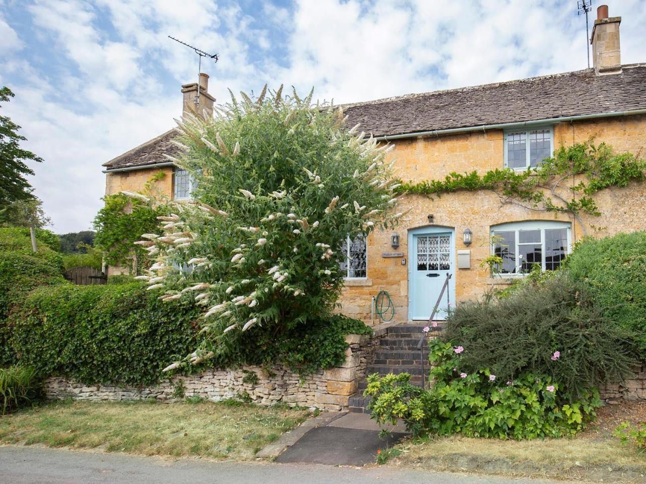 Pilgrim Cottage Bourton on the Hill Exterior foto